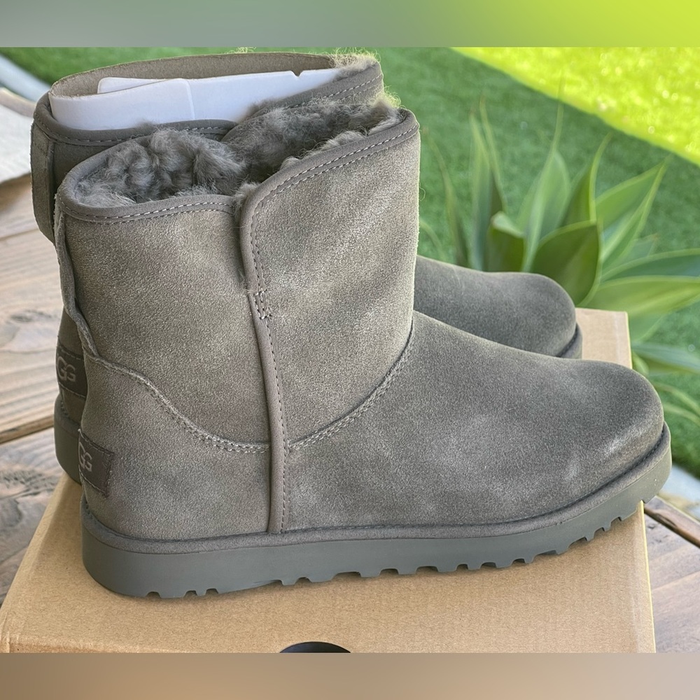 NEW-UGG Cory II , Charcoal
